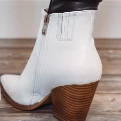 Purple Door Boutique Essence White Pointy Toe Booties 7 Purple Door Boutique Essence White Pointy Toe Booties